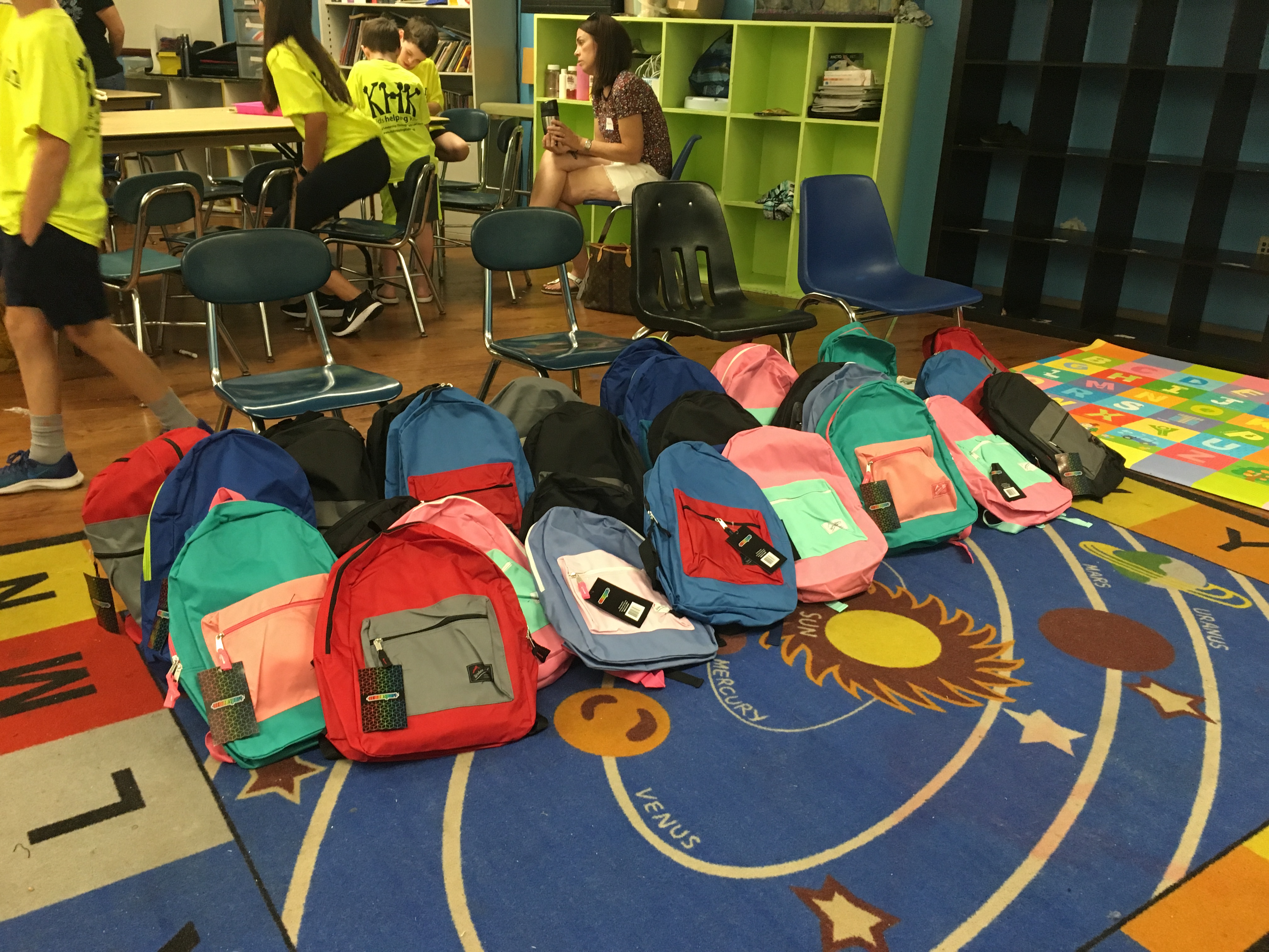 Kids Helping Kids Volunteers Donate School-ready Backpacks - Clothes To ...